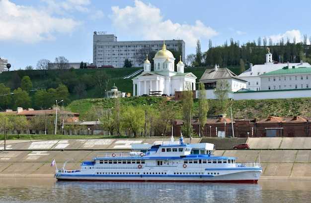 Теплоход Россия от Москвы до Валаама Кижей и Петрозаводска Выбор каюты и палубы на «России»: где меньше качает и лучше обзор